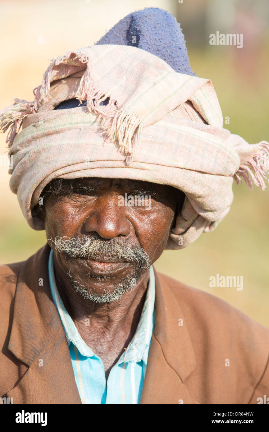 Un vieil homme en état Carataka près de Mysore, en Inde. Banque D'Images