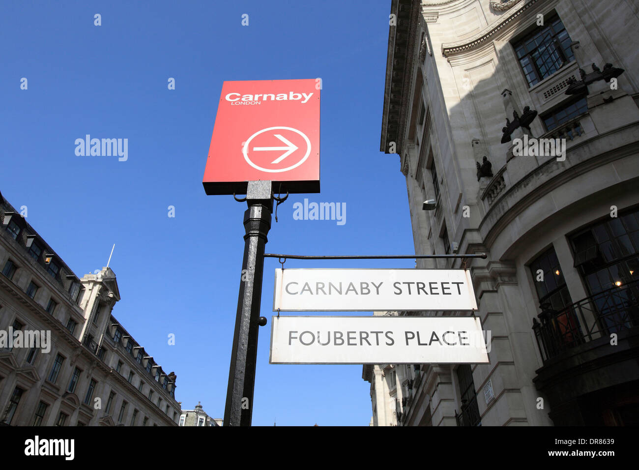 United Kingdom Central London Regent Street un signe de Carnaby street et fouberts place Banque D'Images
