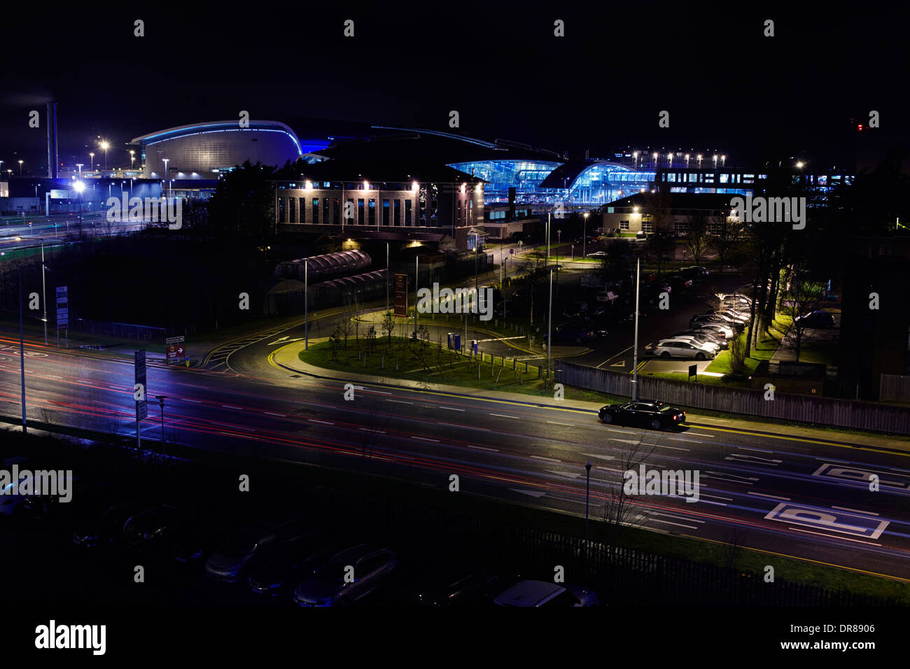 L'aéroport de Dublin la nuit Banque D'Images