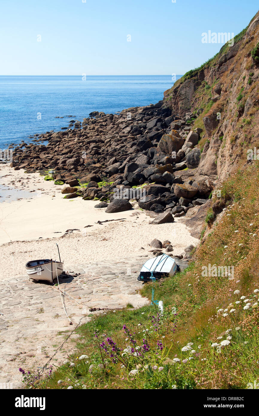 La petite crique à porthgwarra près de Lands End en Cornouailles, Royaume-Uni Banque D'Images