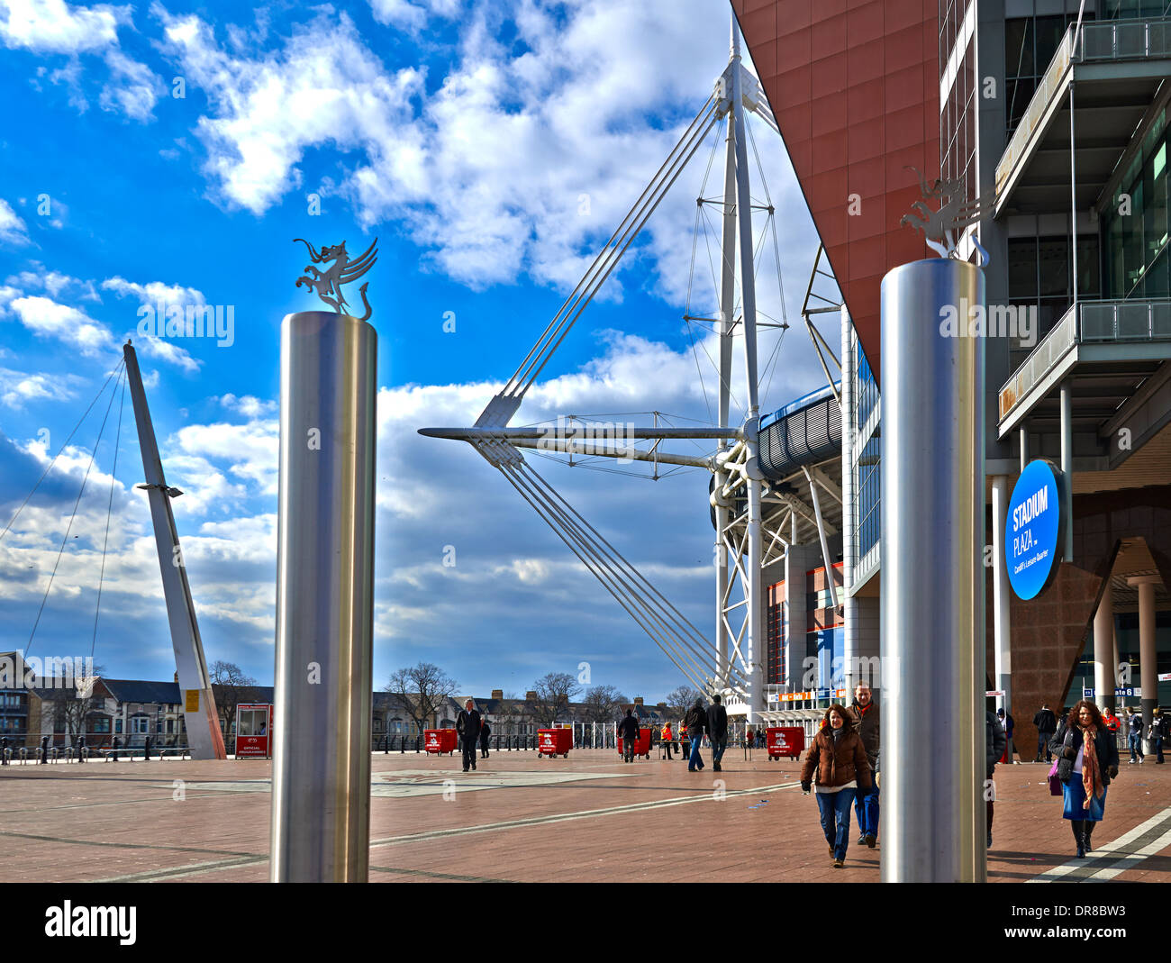 Le Millennium Stadium (Stadiwm y Mileniwm : gallois) est le stade national du pays de Galles, situé dans la capitale, Cardiff Banque D'Images