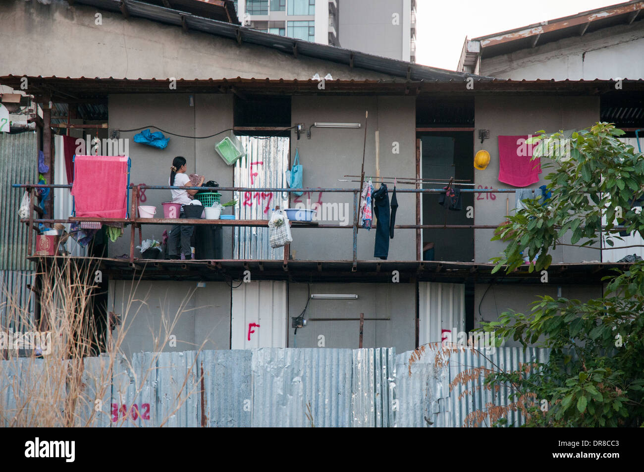 Logement près de l'Étroit Khlong Saem Eape, off New Petchburi Road, Bangkok Banque D'Images