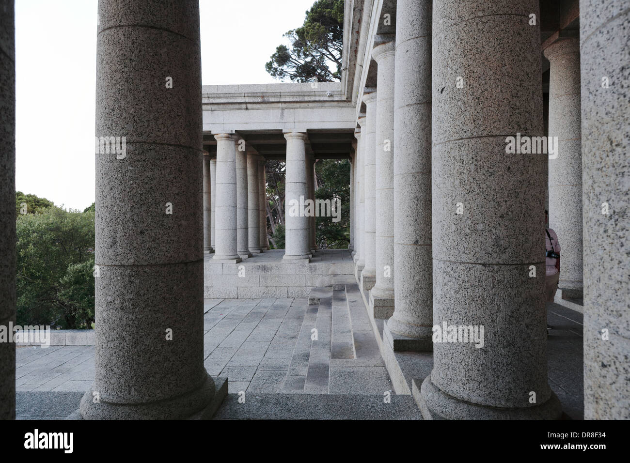 Piliers de granit de Rhodes Memorial sur les pentes de Devil's Peak, Cape Town Banque D'Images