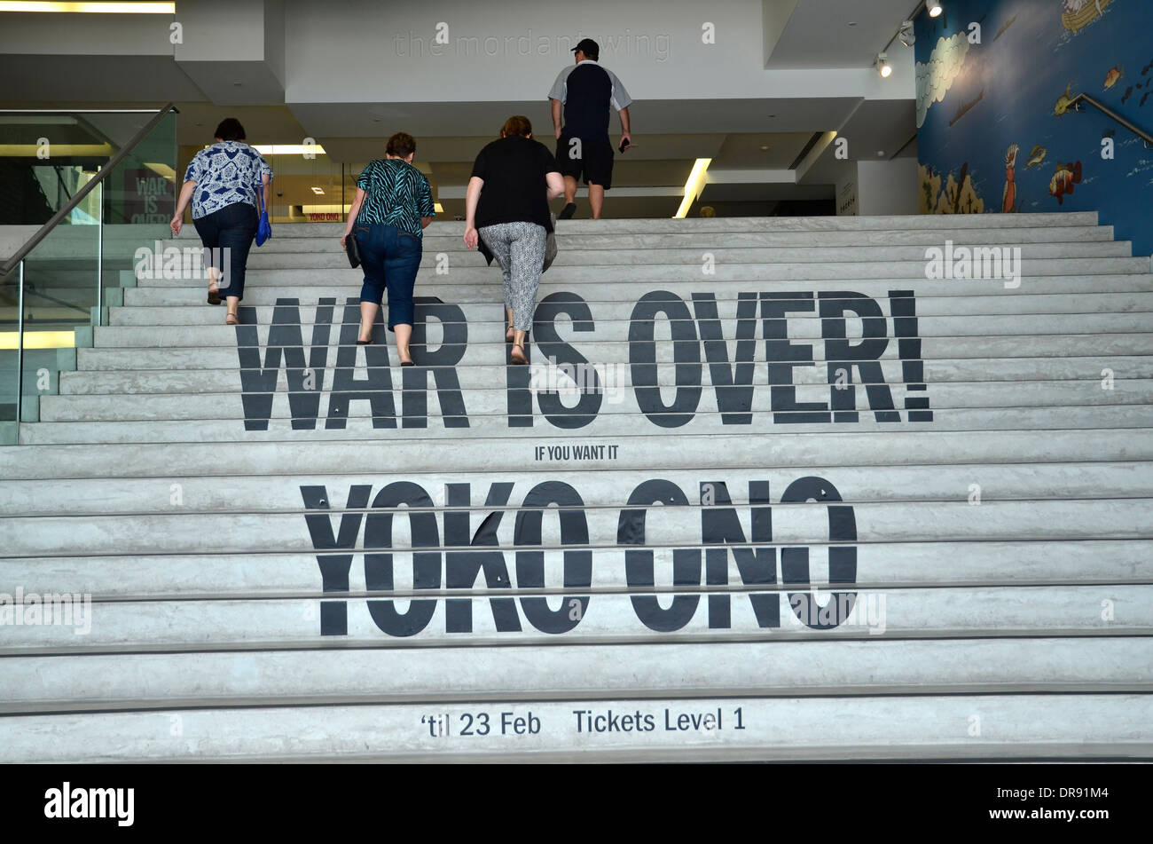 Une pub pour une exposition de Yoko Ono au Musée d'Art Contemporain de Sydney sur Circular Quay Banque D'Images