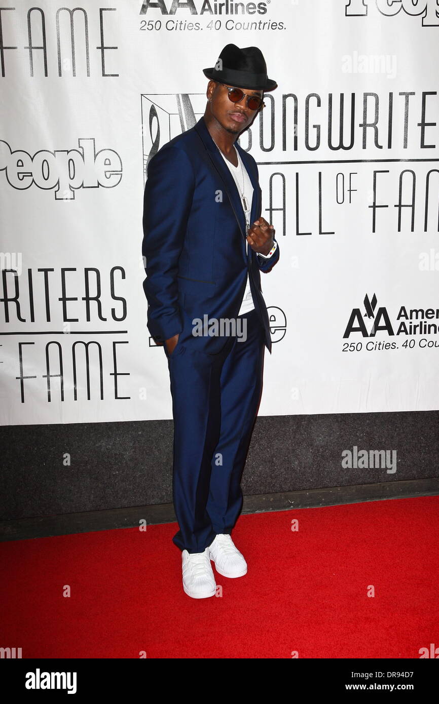 43e assemblée annuelle Ne-Yo Songwriters Hall of Fame de la cérémonie tenue au New York Marriott Marquis Hotel- arrivées. La ville de New York, USA - 14.06.12 Banque D'Images