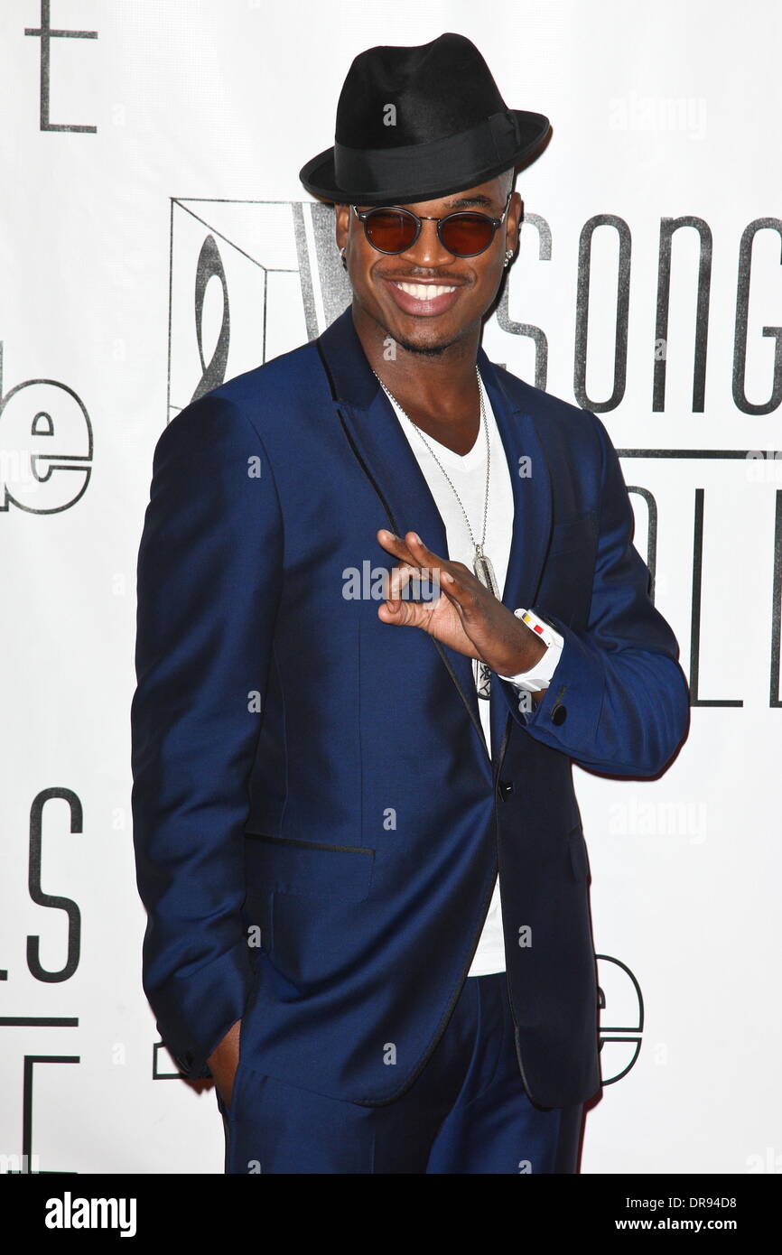 43e assemblée annuelle Ne-Yo Songwriters Hall of Fame de la cérémonie tenue au New York Marriott Marquis Hotel- arrivées. La ville de New York, USA - 14.06.12 Banque D'Images