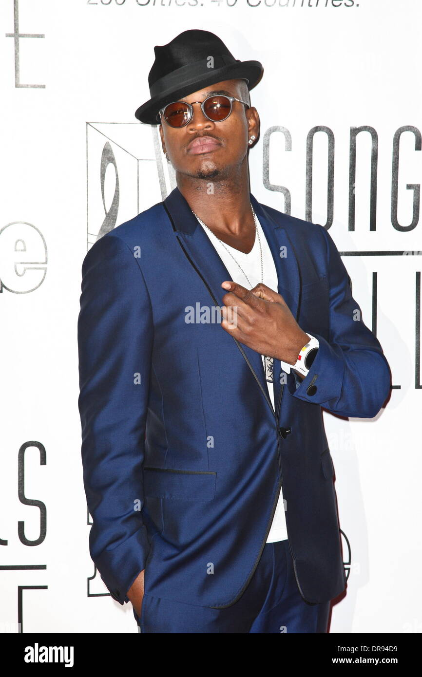 43e assemblée annuelle Ne-Yo Songwriters Hall of Fame de la cérémonie tenue au New York Marriott Marquis Hotel- arrivées. La ville de New York, USA - 14.06.12 Banque D'Images