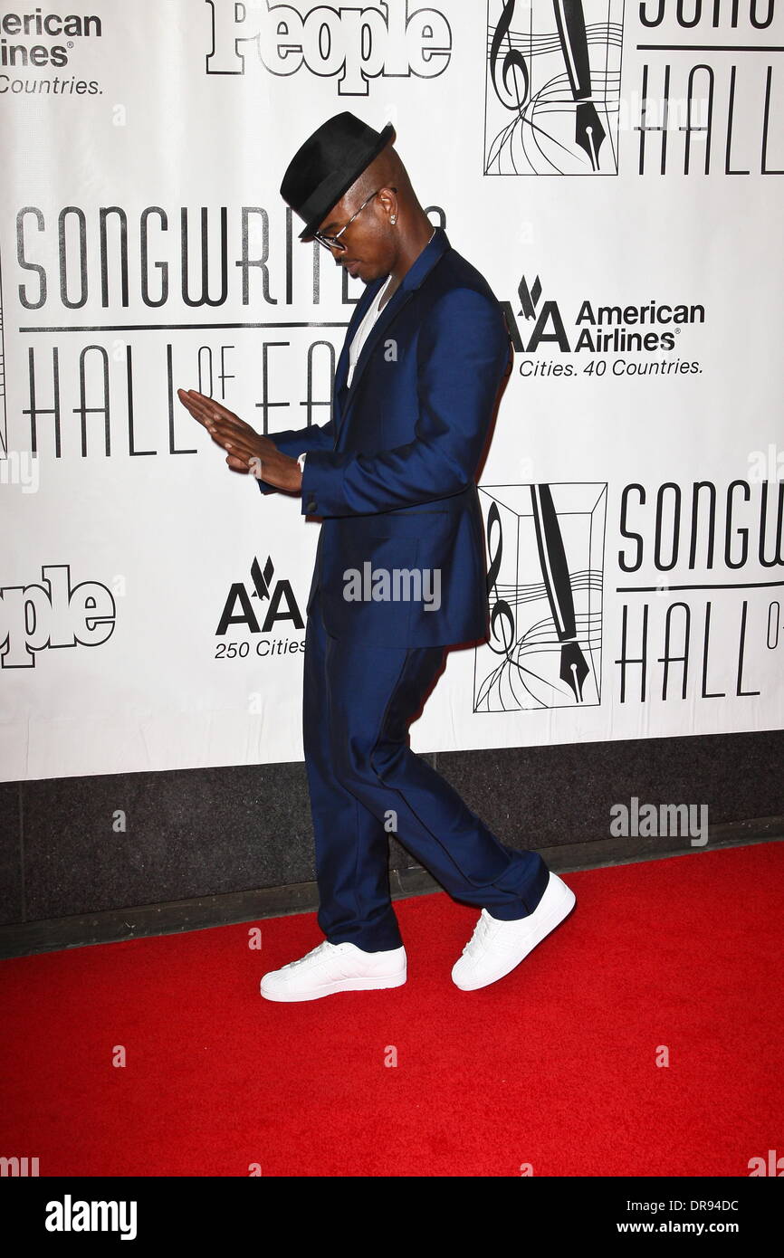 43e assemblée annuelle Ne-Yo Songwriters Hall of Fame de la cérémonie tenue au New York Marriott Marquis Hotel- arrivées. La ville de New York, USA - 14.06.12 Banque D'Images