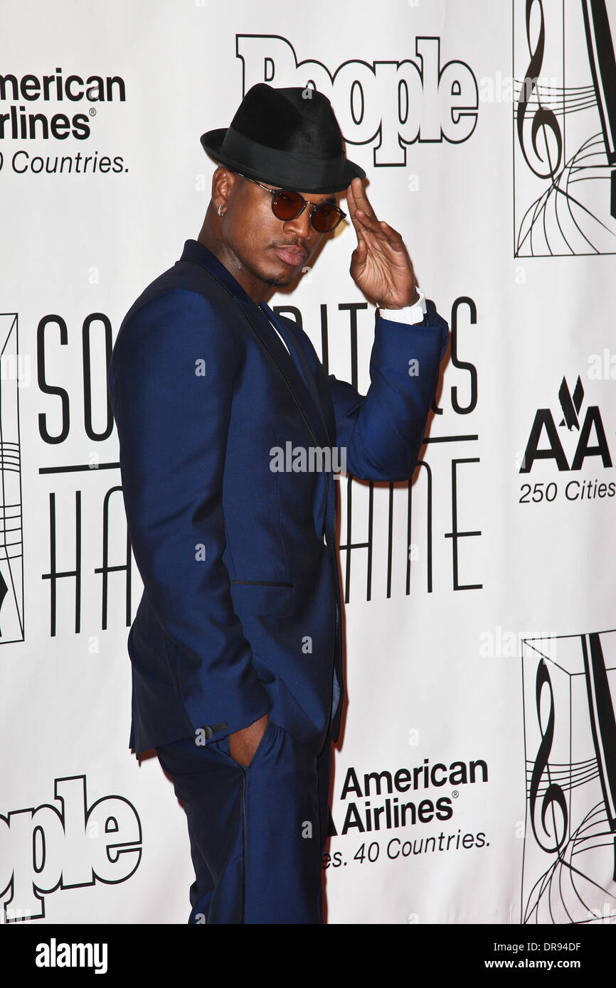 43e assemblée annuelle Ne-Yo Songwriters Hall of Fame de la cérémonie tenue au New York Marriott Marquis Hotel- arrivées. La ville de New York, USA - 14.06.12 Banque D'Images