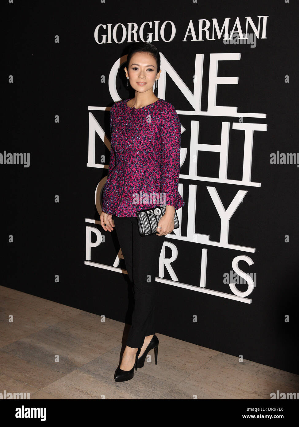 Paris, France. Jan 21, 2014. L'actrice chinoise Zhang Ziyi assiste à la présentation de Giorgio Armani Printemps/été 2014 au cours de la collection Haute Couture Paris fashion week, à Paris, France, 21 janvier 2014. Défilés Haute Couture Paris exécuter jusqu'au 22 janvier 2014. Photo : Hendrik Ballhausen/dpa/Alamy Live News Banque D'Images