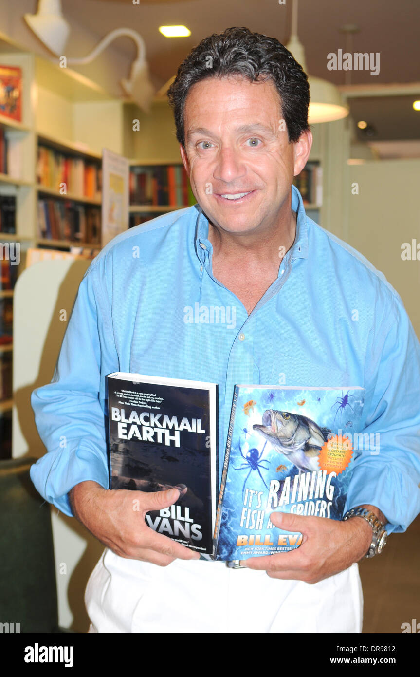 WABC-TV Météorologue Bill Evans participe à une séance de signature de 'Il pleut des poissons et des araignées" BookHampton à Southampton, New York - 23.06.12 Banque D'Images
