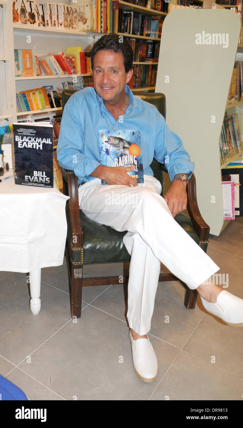 WABC-TV Météorologue Bill Evans participe à une séance de signature de 'Il pleut des poissons et des araignées" BookHampton à Southampton, New York - 23.06.12 Banque D'Images