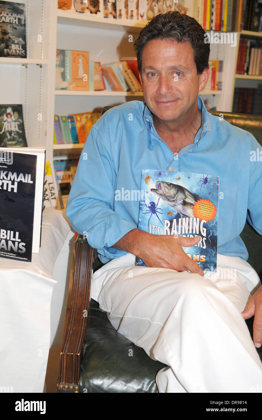WABC-TV Météorologue Bill Evans participe à une séance de signature de 'Il pleut des poissons et des araignées" BookHampton à Southampton, New York - 23.06.12 Banque D'Images