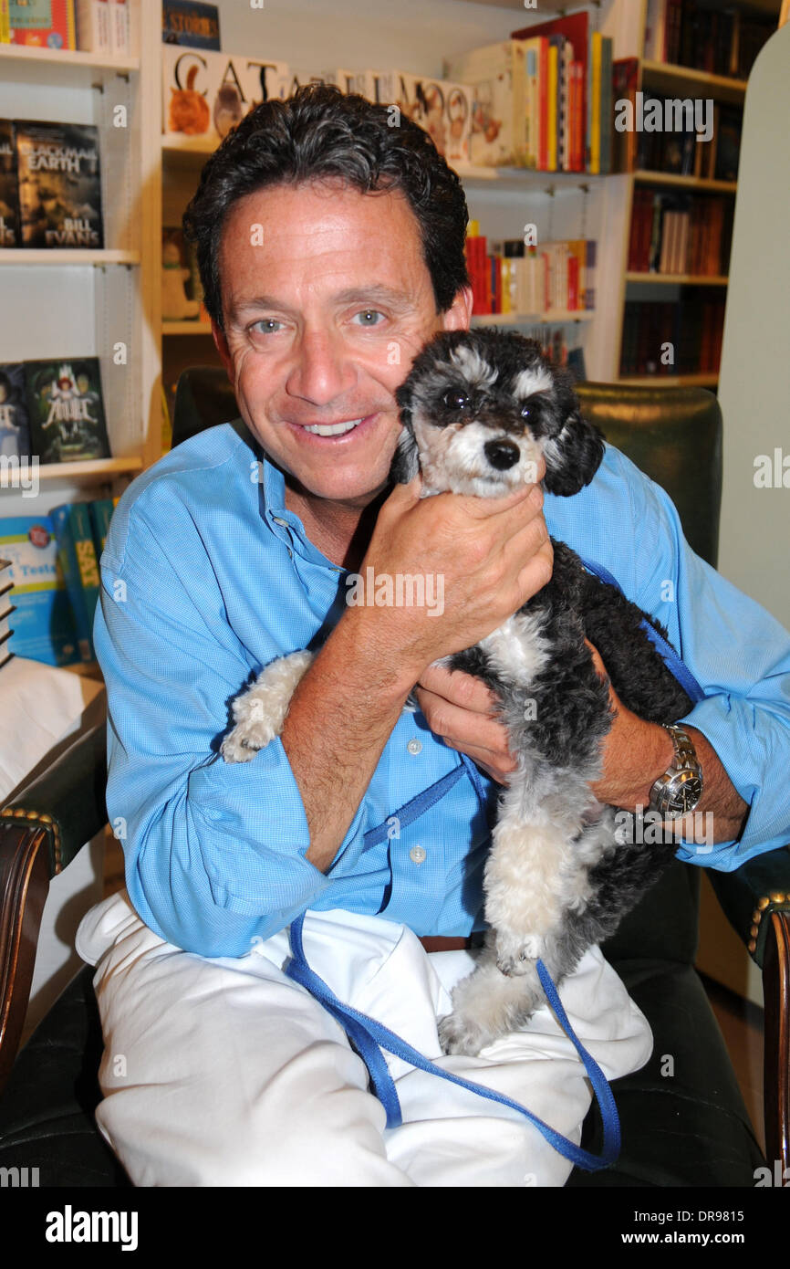 WABC-TV Météorologue Bill Evans participe à une séance de signature de 'Il pleut des poissons et des araignées" BookHampton à Southampton, New York - 23.06.12 Banque D'Images