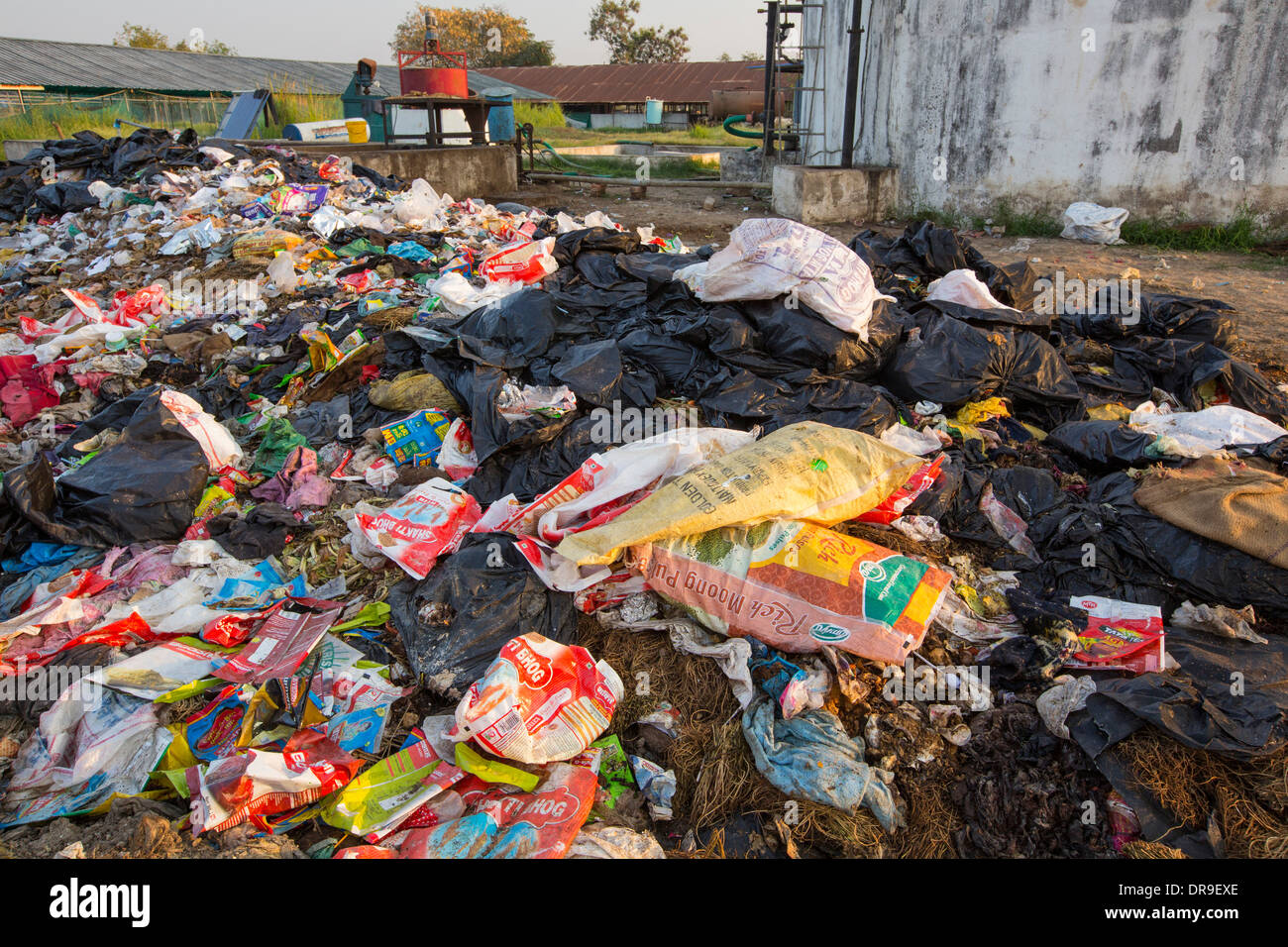 Usine de biogaz, qui est alimenté par les déchets alimentaires et le fumier et les carburants les cuisines à l'Ashram de Seva Muni Goraj, Inde Banque D'Images