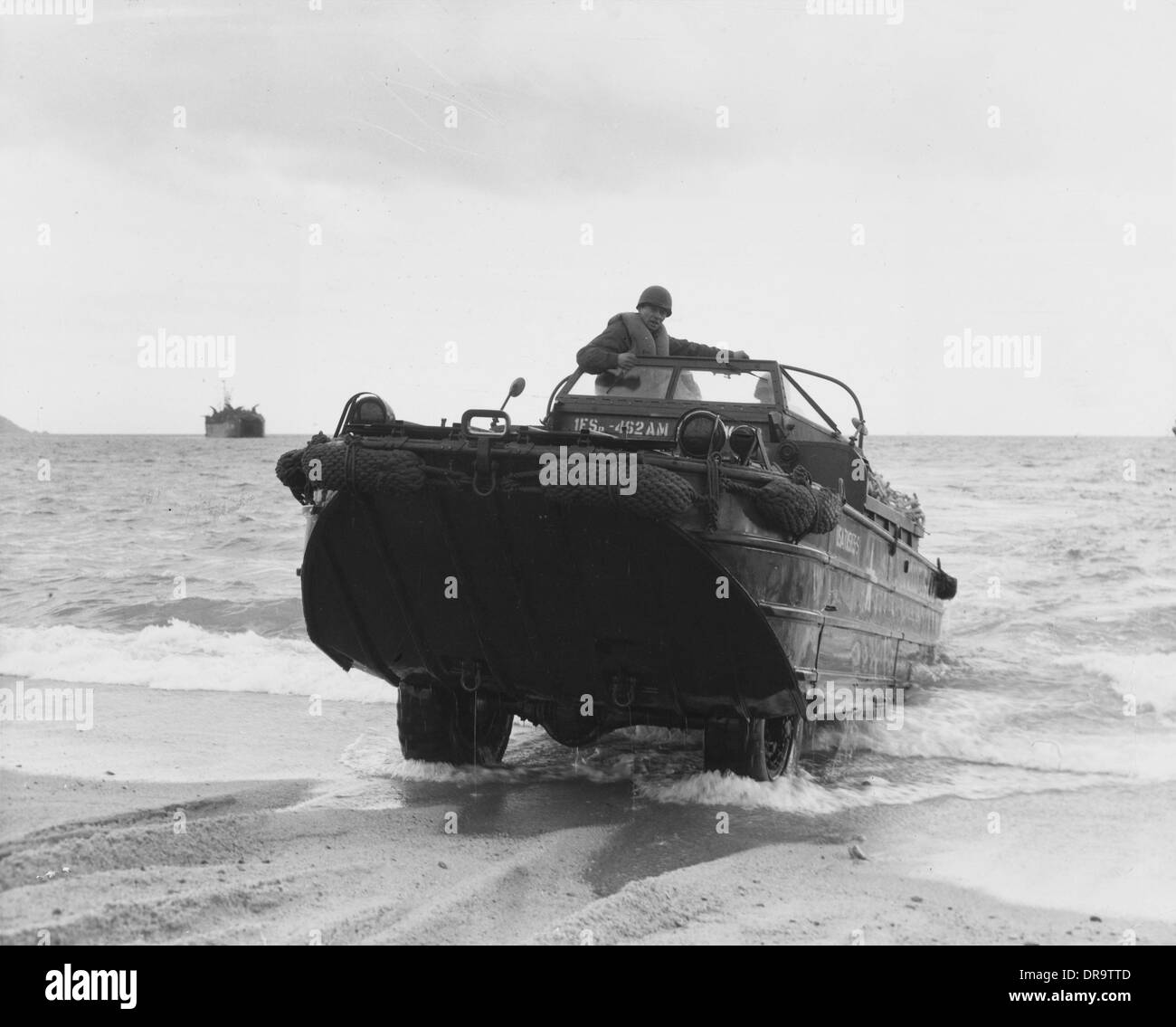 Ancien jouet militaire véhicule amphibie camion bateau ARMY tôle K JAPAN 1950