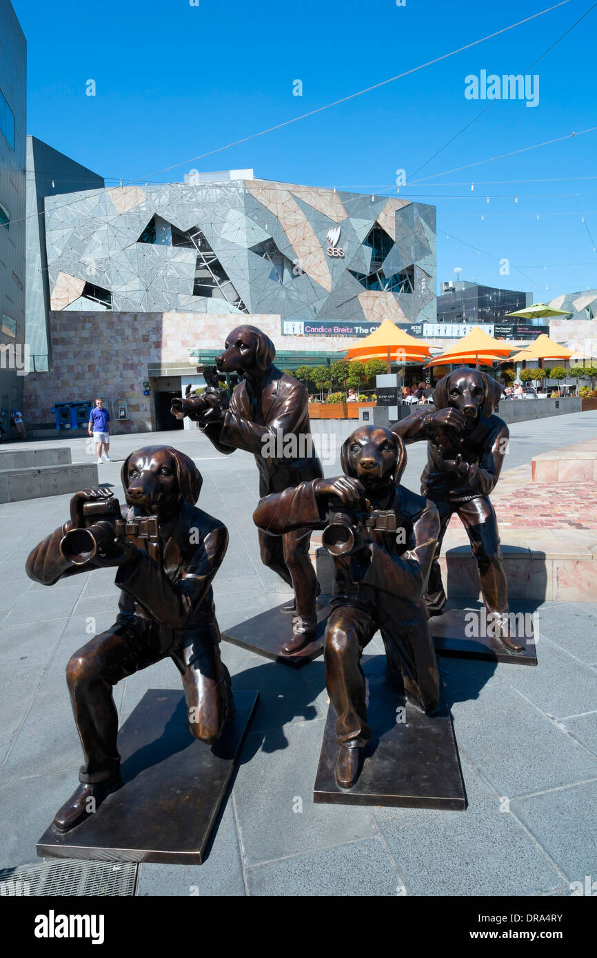 Sculpture à l'extérieur de la place de la Fédération Art Centre à Melbourne, Australie Banque D'Images