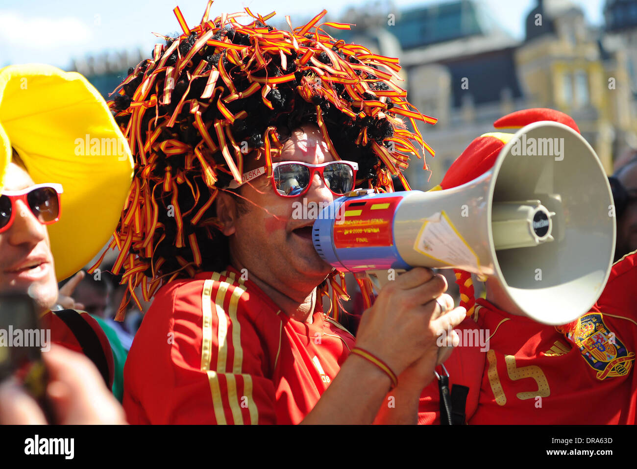 L'espagnol et l'italien devant des fans de l'Euro 2012 finale entre l'Espagne et l'Italie au Stade Olympique de Kiev, Ukraine - 01.07.12 Banque D'Images