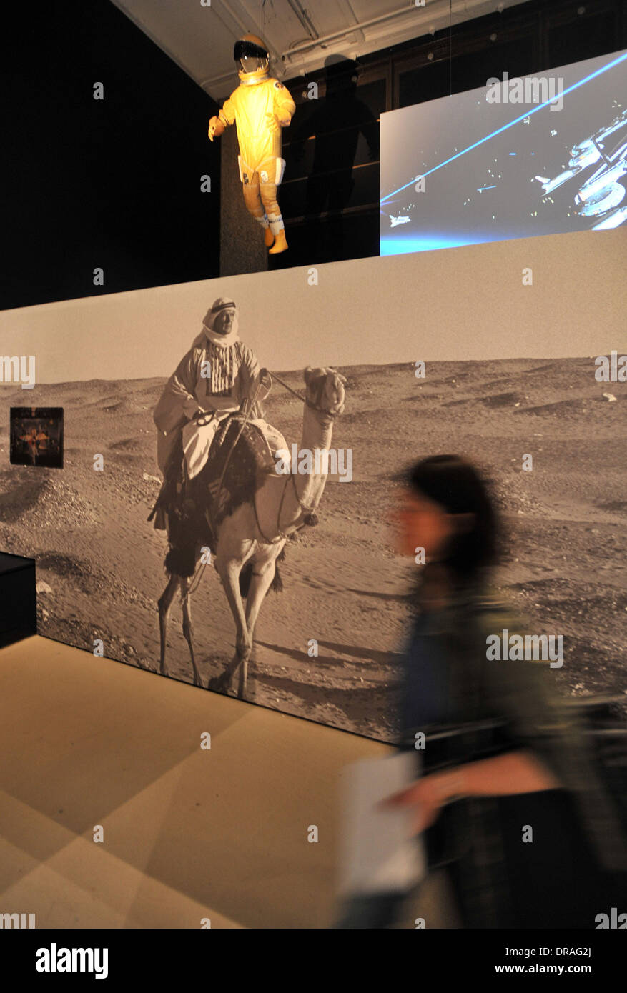 Scène de "l'Espion qui m'aimait", 1977 et l'espace 'Moonraker' suite à partir de 1979, la conception 007 - Cinquante ans de Bond Style - Appuyez sur voir tenu au Barbican Centre. Londres, Angleterre - 05.07.12 Banque D'Images