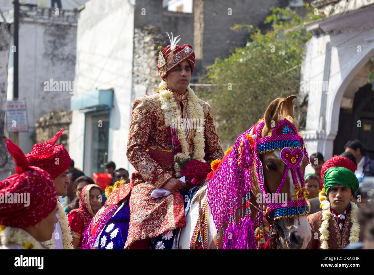 Jeune homme dans des vêtements traditionnels en Inde Banque D'Images