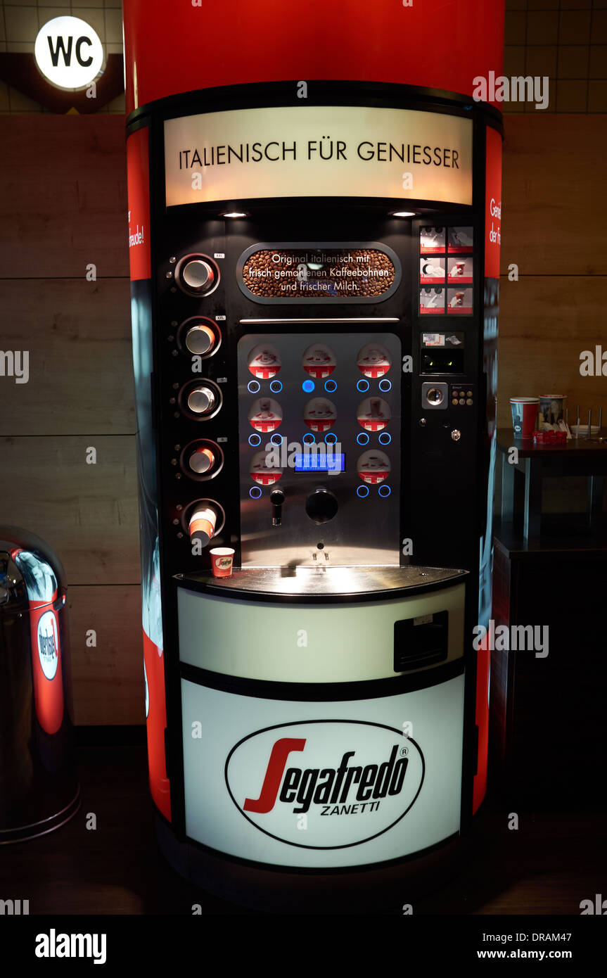Service à Café/espresso SEGAFREDO ZANETTI - Porcelaine Blanche - Fabriqué En Italie