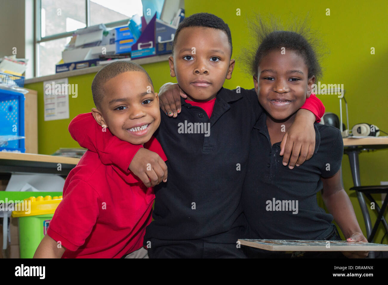 Les élèves de maternelle Banque D'Images