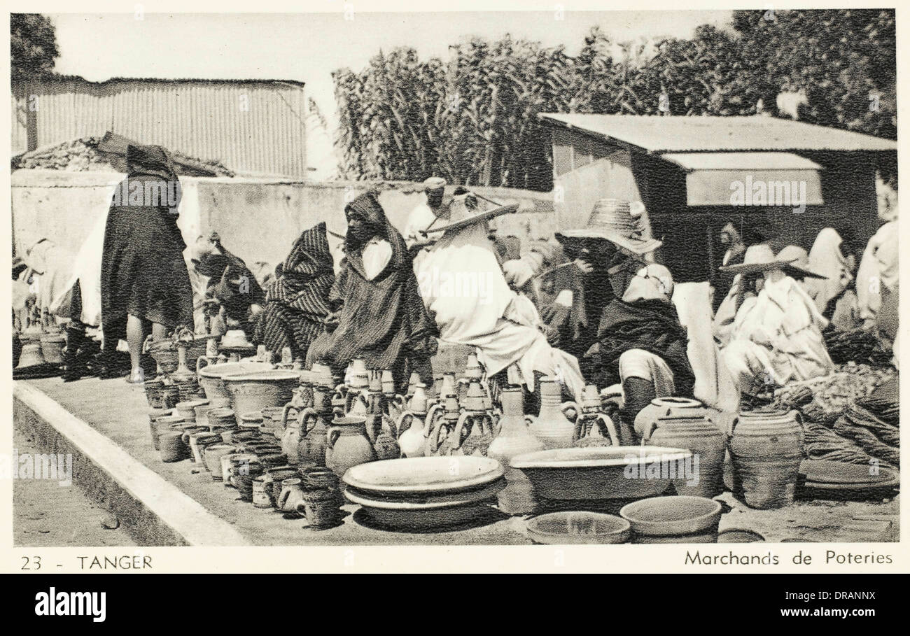 Les vendeurs de poterie - Tanger, Maroc Banque D'Images