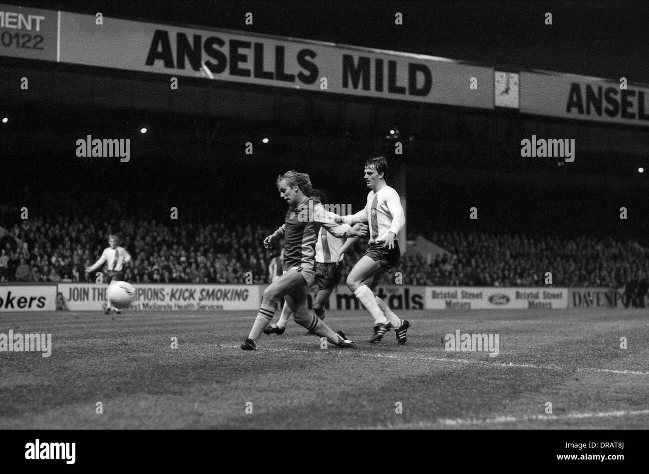 Football Aston Villa Gary Shaw marque but contre Aston Villa V Dynamo DYNAMO Berlin Berlin EUROPEAN CUP 4/11/1981 Banque D'Images