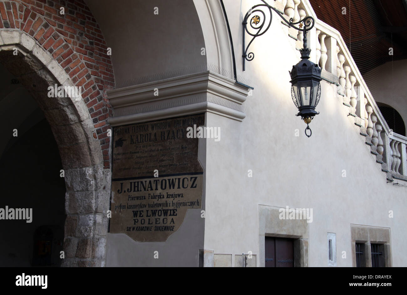 Entrée de la Halle historique dans la ville polonaise de Cracovie Banque D'Images