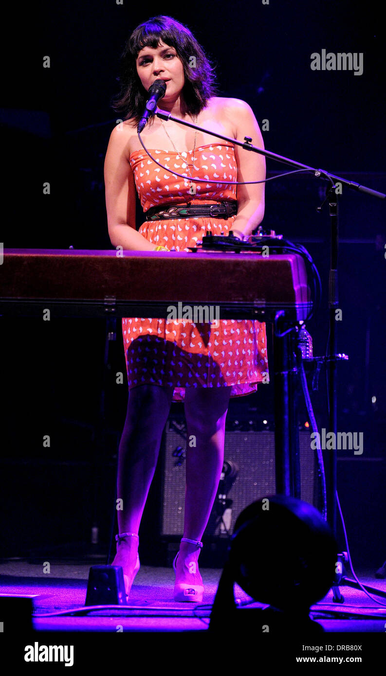 Norah Jones effectue Live at Massey Hall à l'appui de son cinquième album studio 'Little Broken Hearts' Toronto, Canada - 06.07.12 comprend : Norah Jones Quand : 06 Oct 2012 Banque D'Images