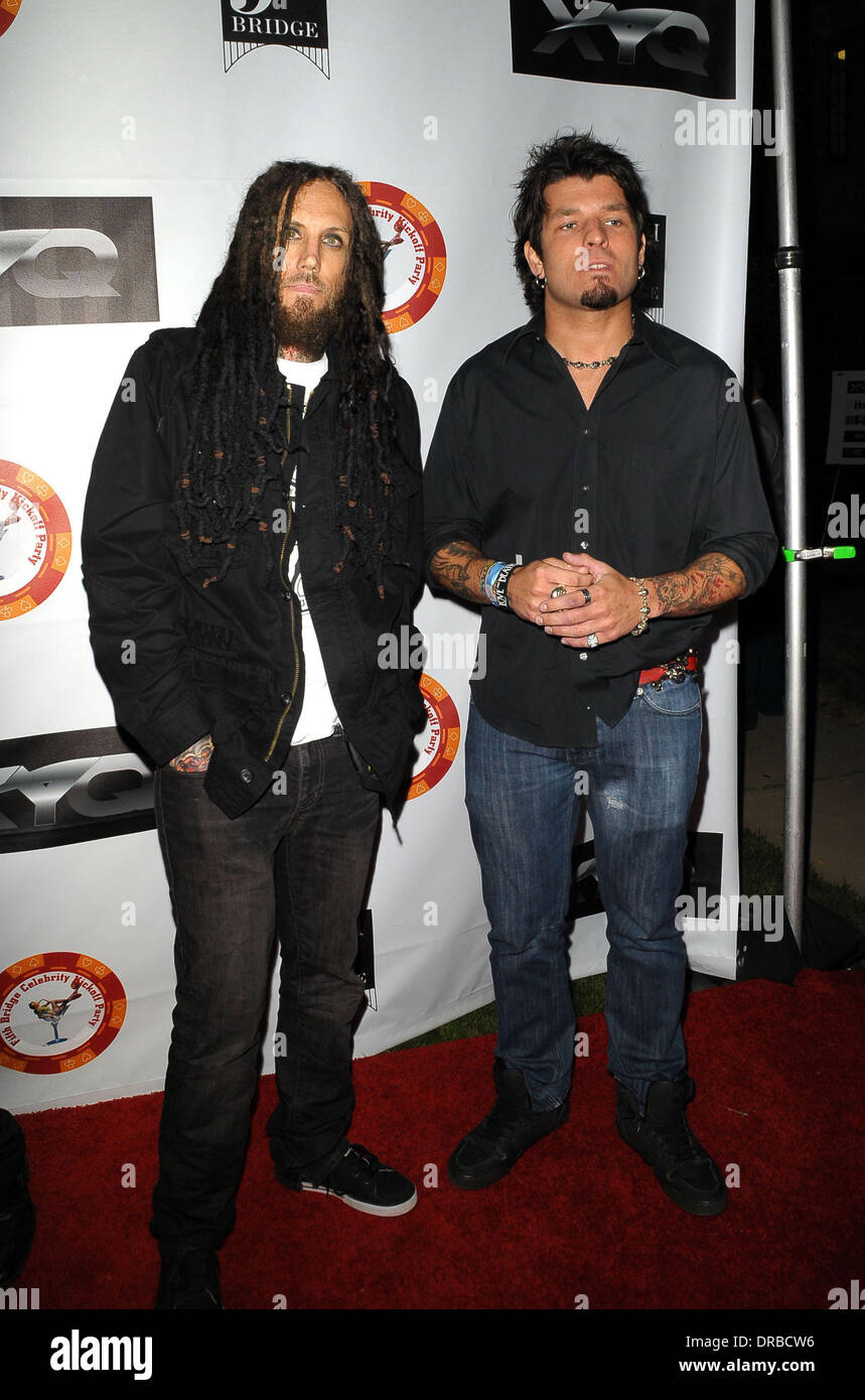 Brian Welch et Dan Johnson, de la bande de l'amour et de la mort de célébrité Pont Cinquième partie XYQ Kickoff présenté par la technologie à la Playboy Mansion - Arrivées à Beverly Hills, Californie - -09.07.12 Banque D'Images