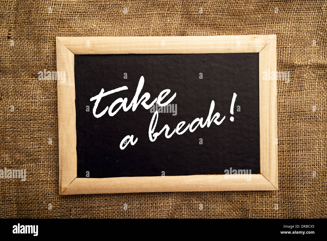 Prenez une pause remarque sur noir message board Banque D'Images