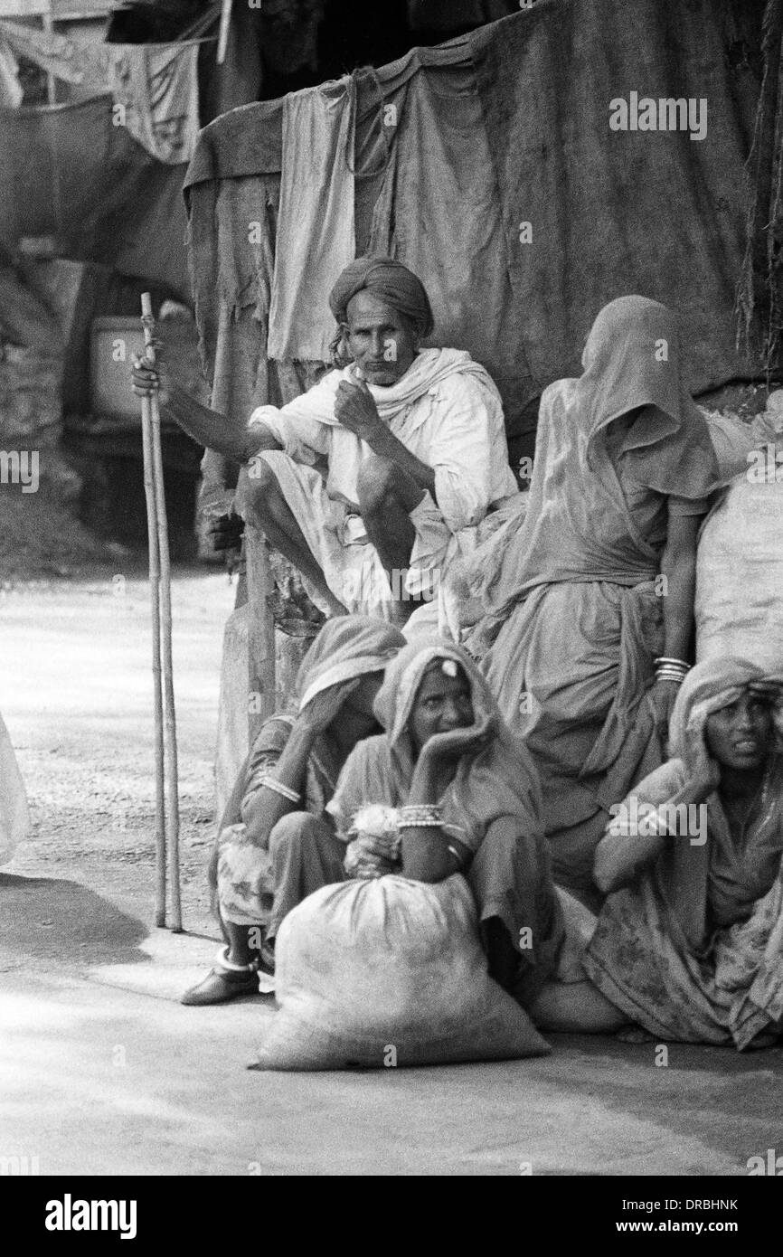 Au repos, les pèlerins, Badrinath Joshimath, Garhwal, Uttarakhand, Inde, 1978 Banque D'Images