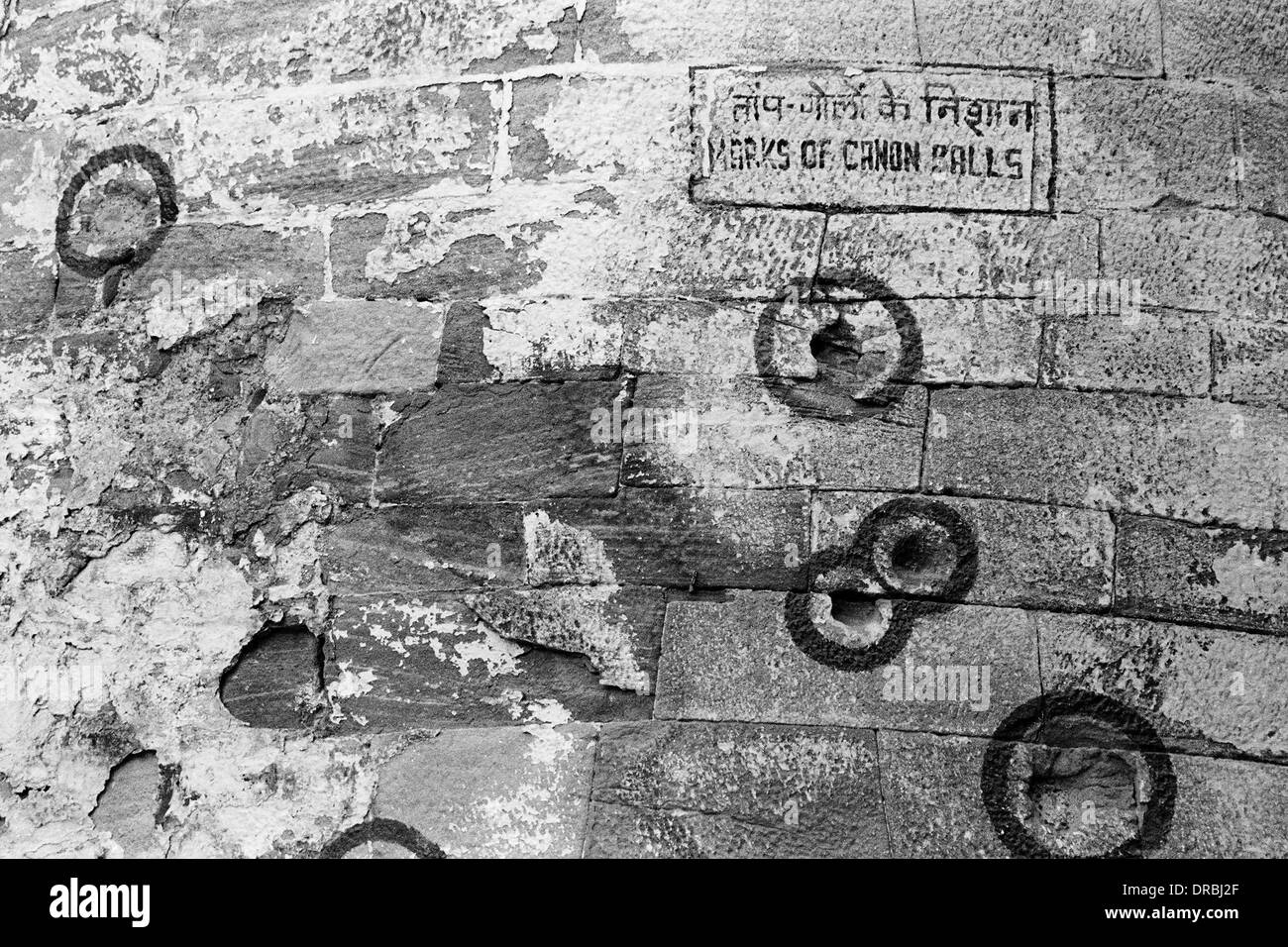 Canon marques de balle sur les murs du Fort Mahendragarh, Bikaner, Rajasthan, Inde, 1984 Banque D'Images