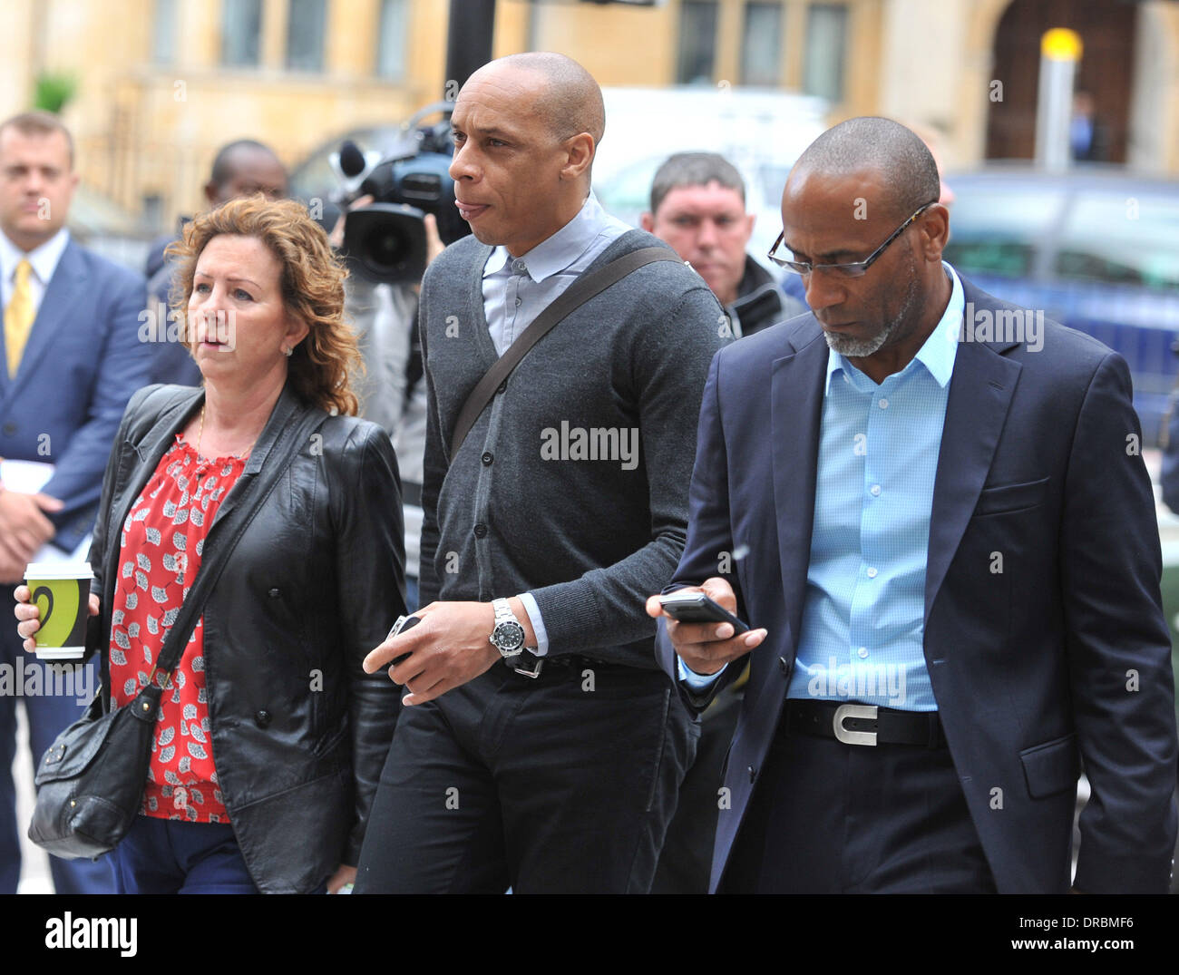 Janice Lavande L Et Julian Ferdinand R Les Parents D Anton Ferdinand Arrivent A Westminster Magistrates Court Pour John Terry S Pretendue Violence Raciale Proces Londres Angleterre 11 07 12 Photo Stock Alamy