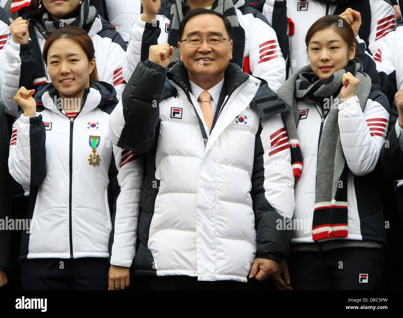Séoul, Corée du Sud. 23 Jan, 2014. Le Premier Ministre sud-coréen Hong Jung-won (C) et les athlètes assister à la cérémonie inaugurale de la prochaine des Jeux Olympiques d'hiver de Sotchi en 2014 à Séoul, Corée du Sud, le 23 janvier 2014. Credit : Park Jin-hee/Xinhua/Alamy Live News Banque D'Images