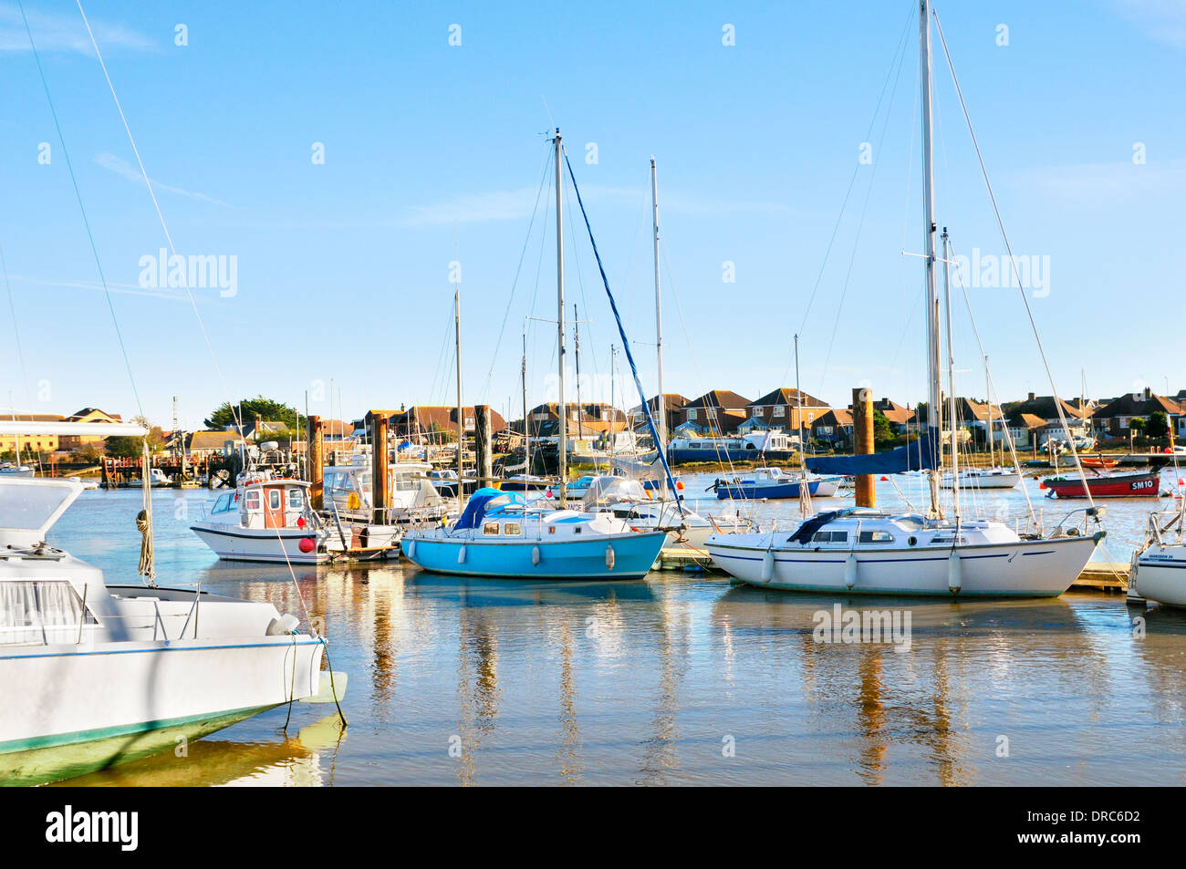 Bateaux sur la rivière Adur, Shoreham-by-Sea, West Sussex, England, UK Banque D'Images