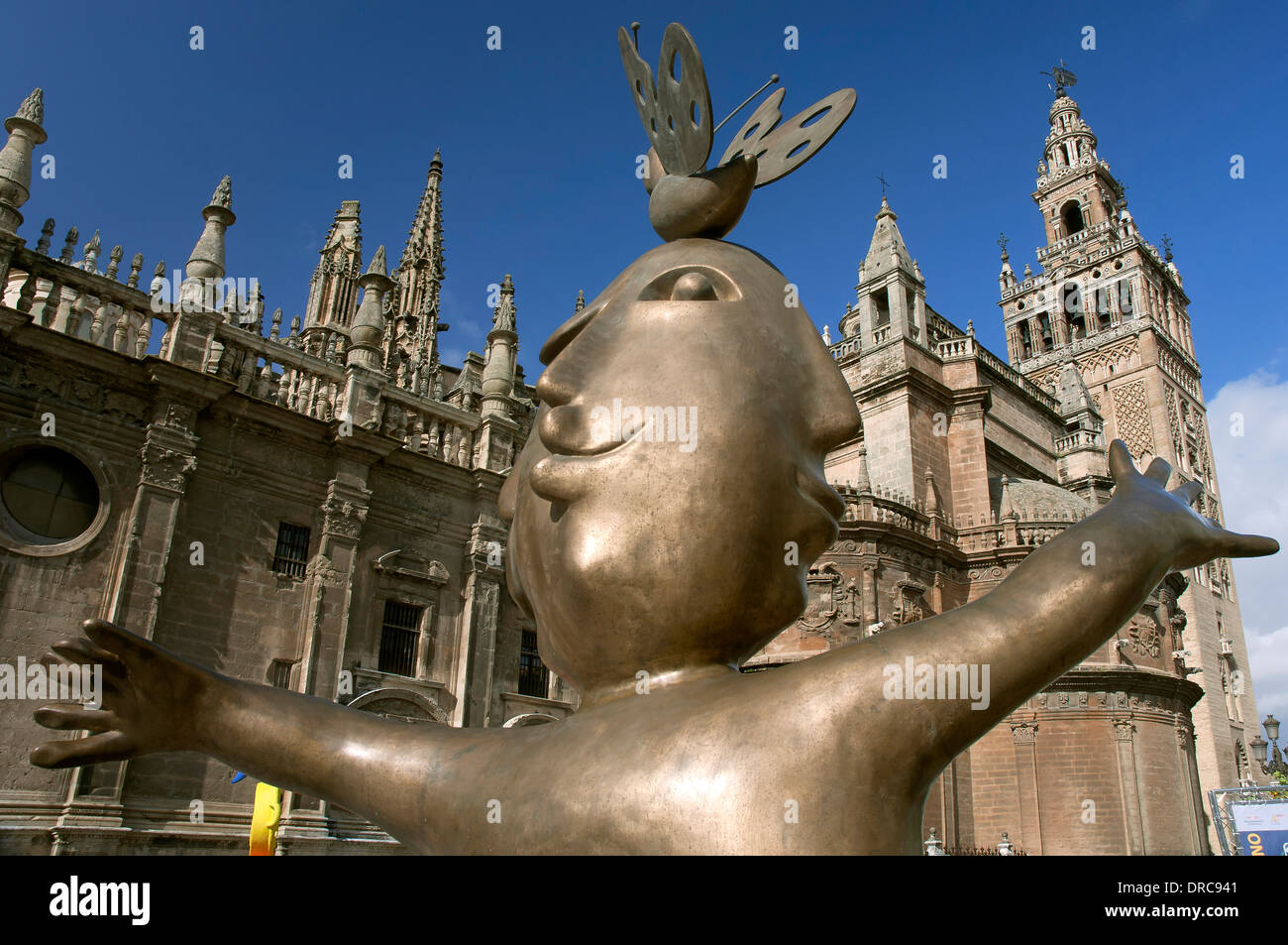 Cathédrale et de l'art moderne exposition 'univers urbain' par Juan Ripolles, Séville, Andalousie, Espagne, Europe Banque D'Images