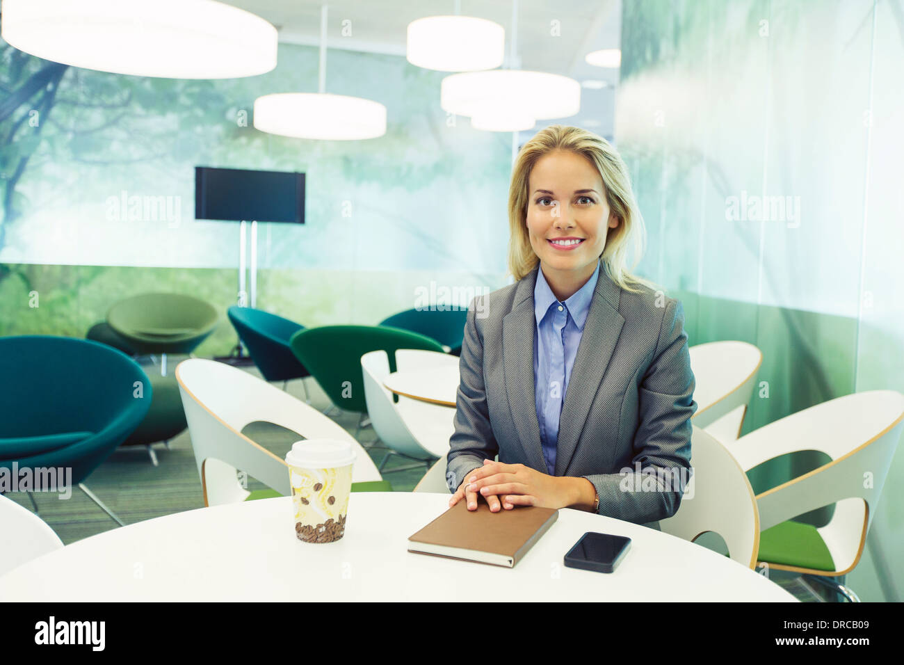 Businesswoman smiling in cafe Banque D'Images