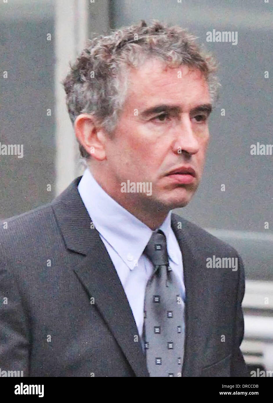 Steve Coogan effacée de affaiblies British farceur Steve Coogan a échappé à une interdiction de la route après qu'il a été innocenté de l'incapacité à identifier le conducteur de sa voiture roulant. Le Tropic Thunder star a été frappé avec un tribunal convoque après son véhicule Land Rover a été enregistrée voyageant à 9 miles par heure (14,4 kilomètres par heure) au-dessus de la limite de vitesse sur une route près de son domicile à Hove, Englan Banque D'Images