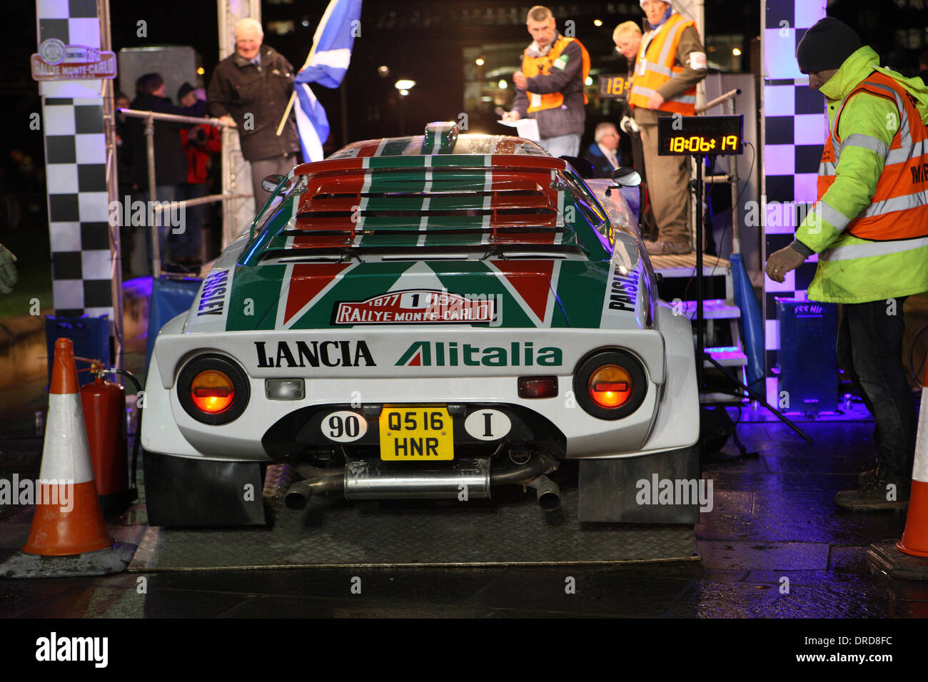 Paisley, Scotland, UK. 23 janvier 2014. Une Lancia Stratos fait son chemin sur la plate-forme de départ de Paisley au UK leg du Rallye Monte-Carlo Historique. Credit : PictureScotland/Alamy Live News Banque D'Images