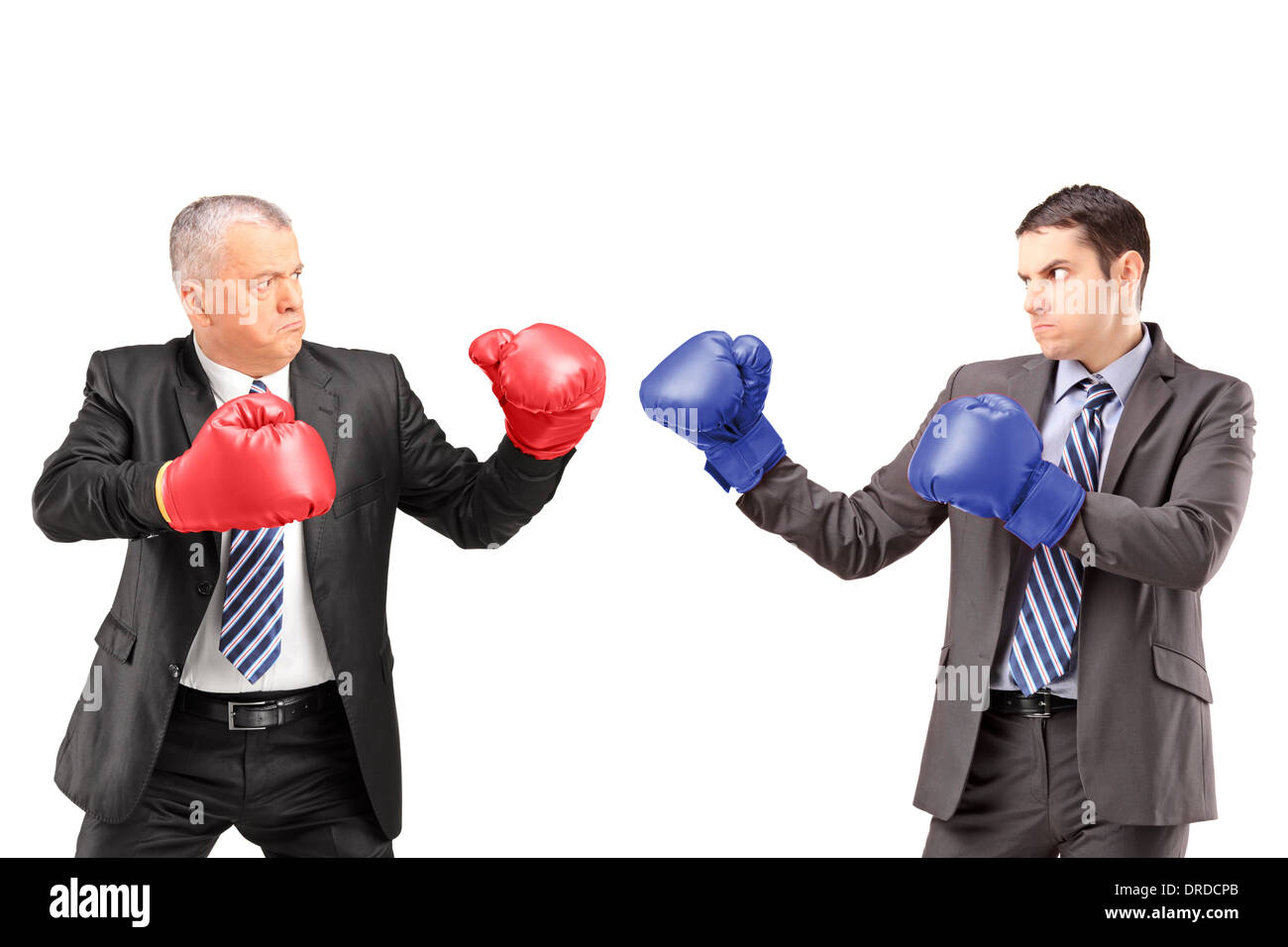 Man with red boxing gloves prêt à lutter contre son collègue. Banque D'Images
