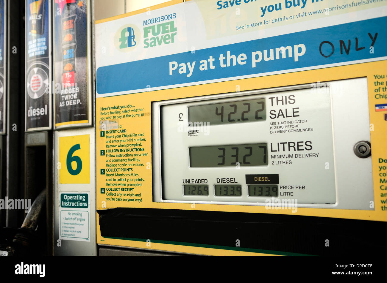 Carburant Morrisons payer à la pompe. Banque D'Images