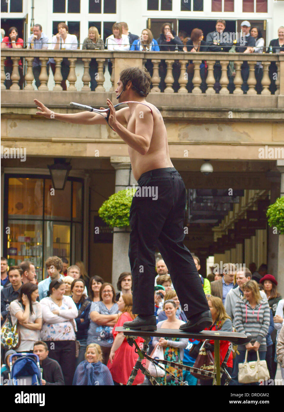 Musicien ambulant à Covent garden London street performer Banque D'Images