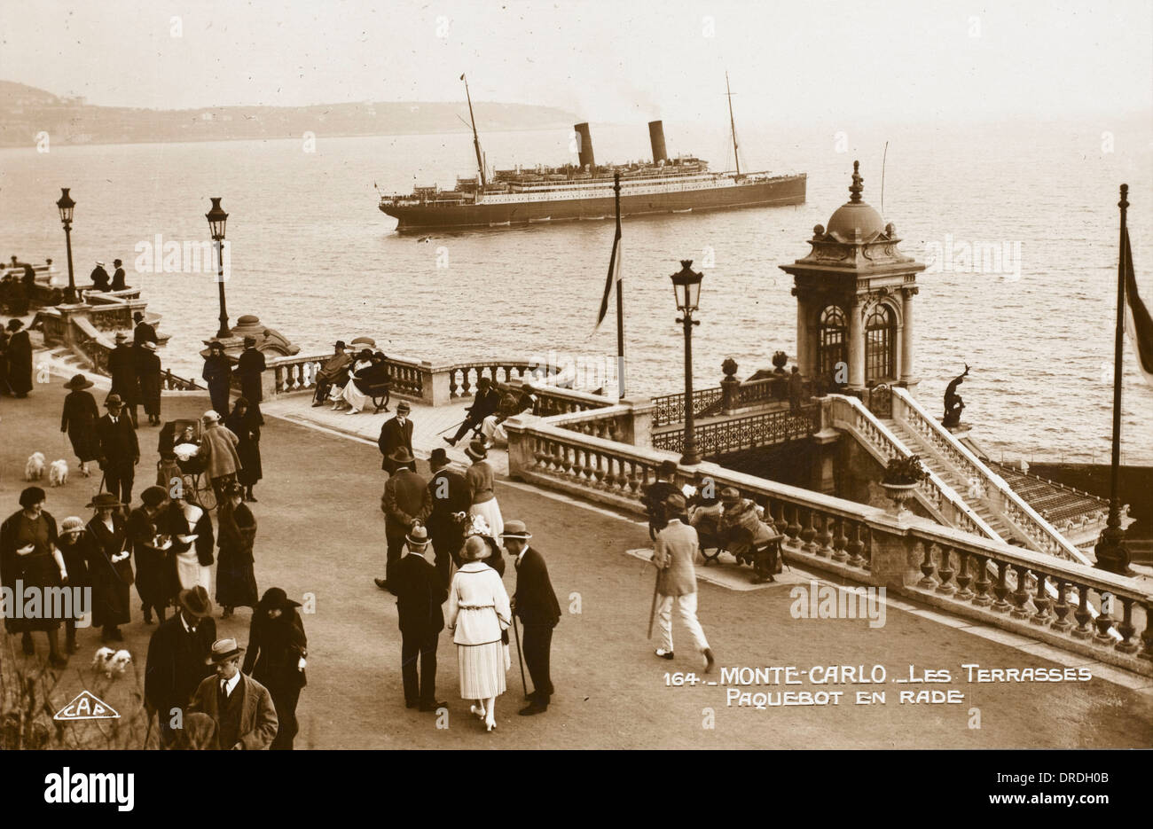 Les terrasses - Monte Carlo avec au départ Steam Packet Banque D'Images