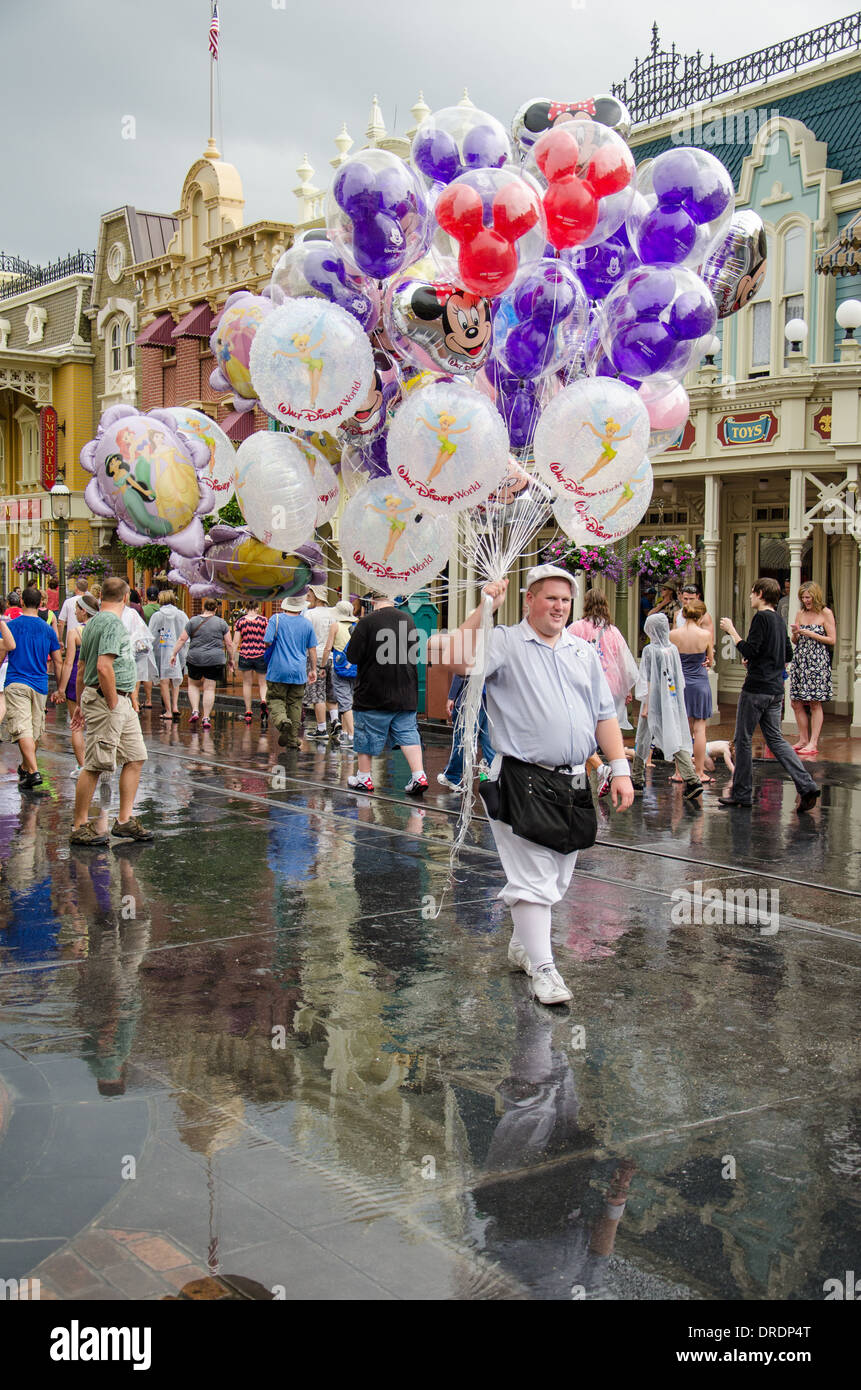 Vendeur de ballons au Magic Kingdom, Walt Disney World à Orlando, Floride Banque D'Images