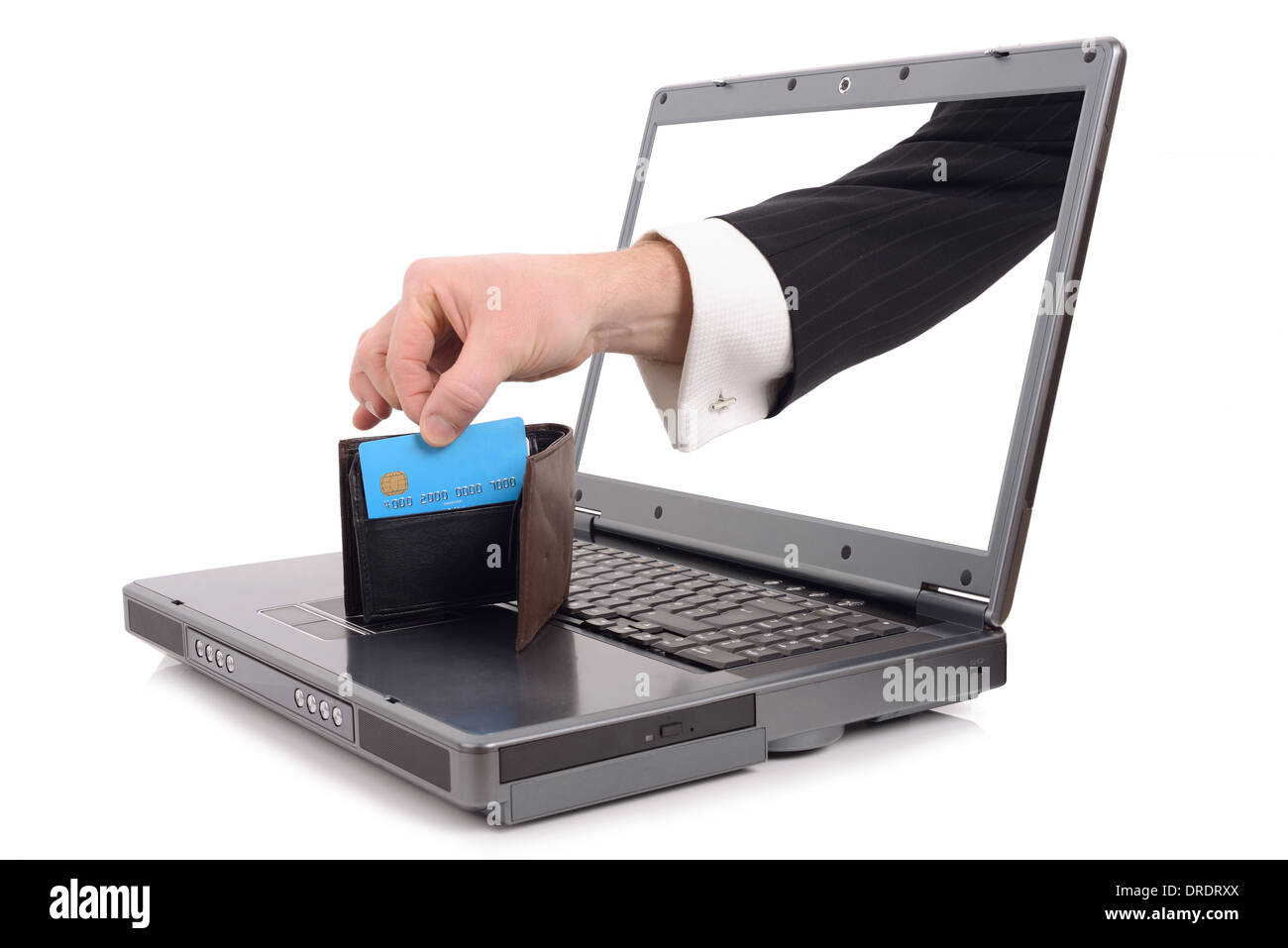 Vol au-dessus de l'Internet concept avec une main poping hors de l'écran pour voler une carte de crédit, isolé sur fond blanc Banque D'Images