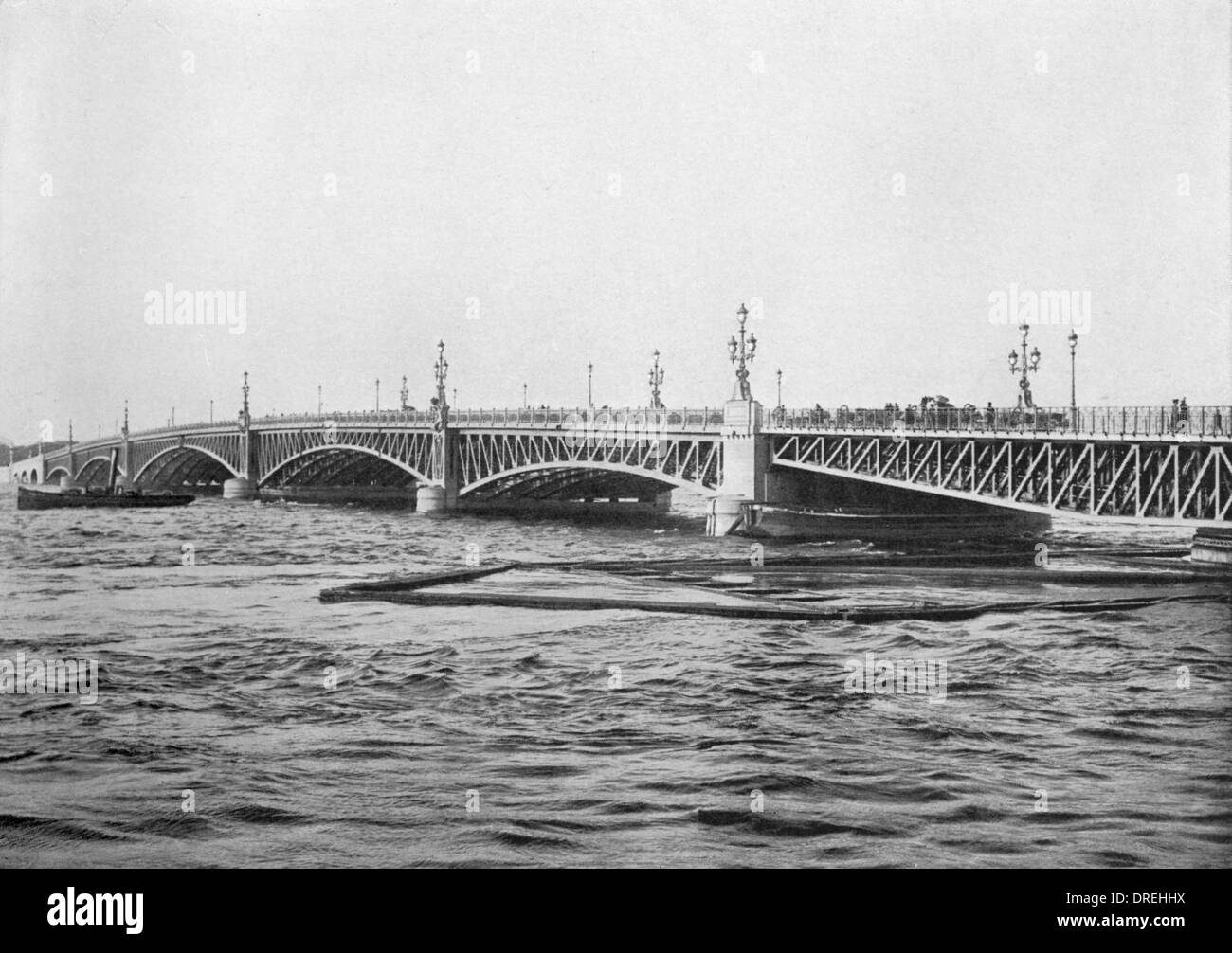 Vue sur le pont Troitsky, Saint-Pétersbourg, Russie Banque D'Images