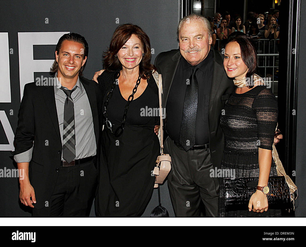 Stacy Keach et Malgosia Tomassi et à la famille, à l'Universal Pictures première mondiale de 'The Bourne Legacy' au Ziegfeld Theatre - Arrivées New York City, USA - 30.07.12 Banque D'Images