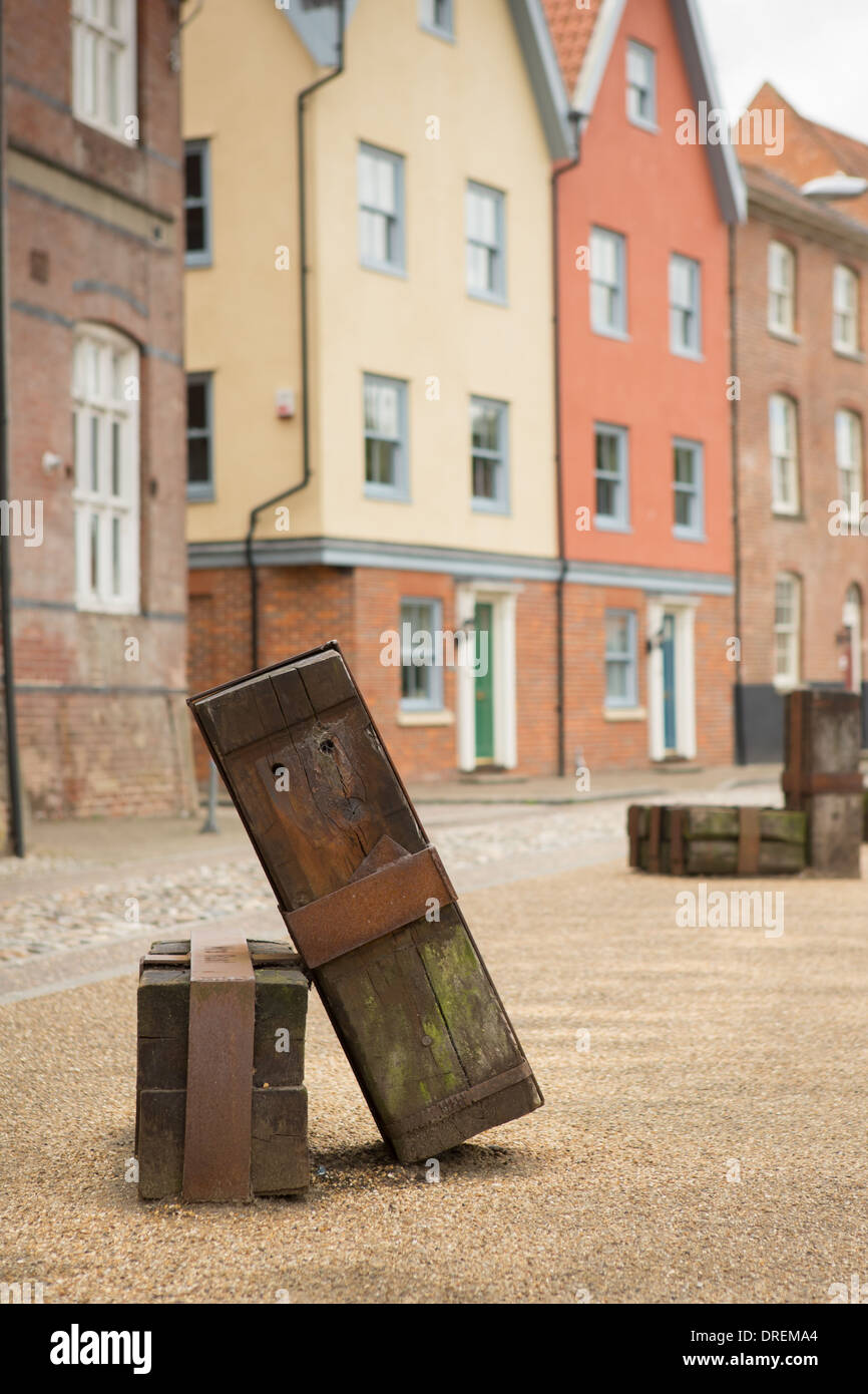 Caisse en bronze sculptures de Quayside à Norwich, aux côtés de Wensum Rivière Banque D'Images